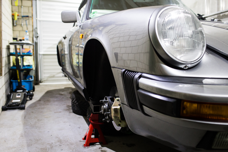 porsche-911-augebockt