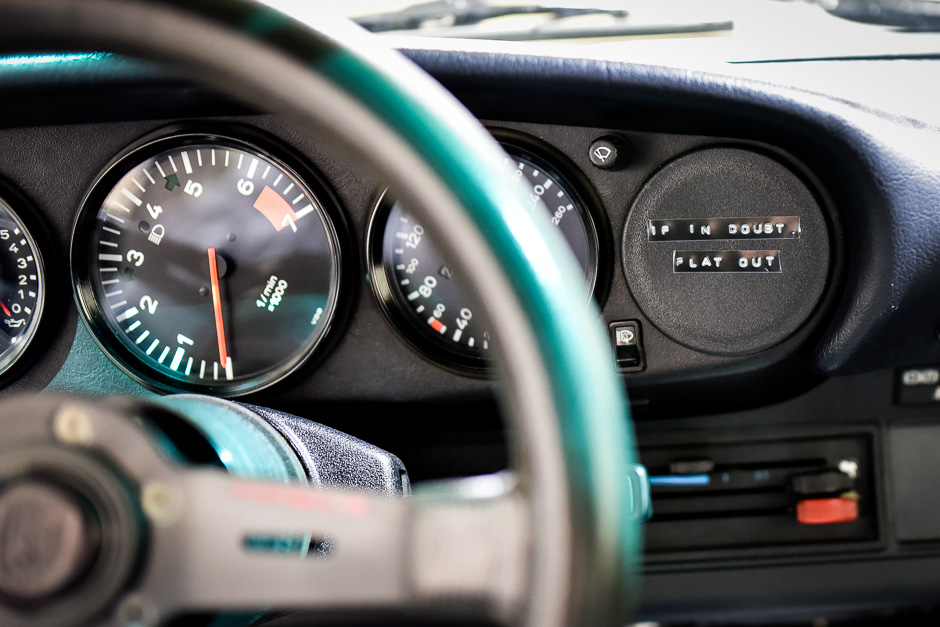 porsche-911-uhr-clock-delete